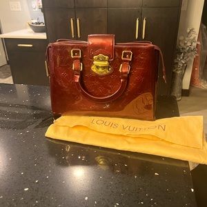 Louis Vuitton! Absolutely Gorgeous very good condition